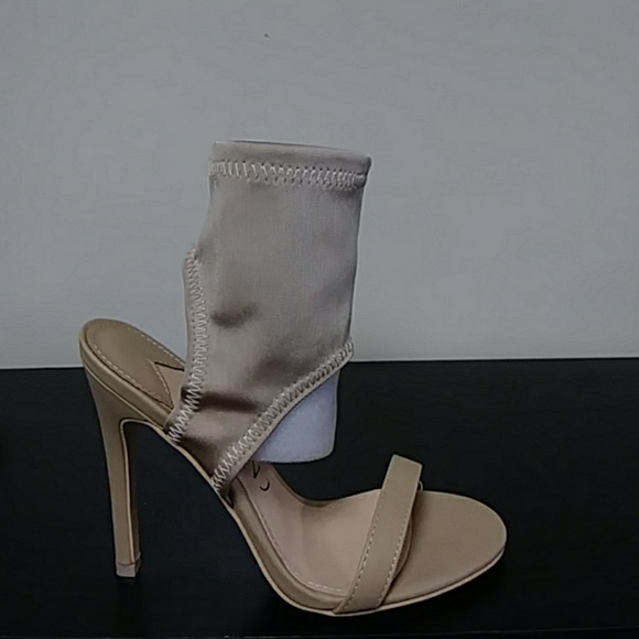 WEEKEND SHOE SALE FINAL PRICE - Picture 1 of 3